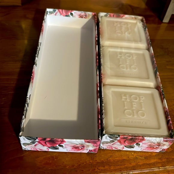 3 pack rose soaps - Picture 2 of 3